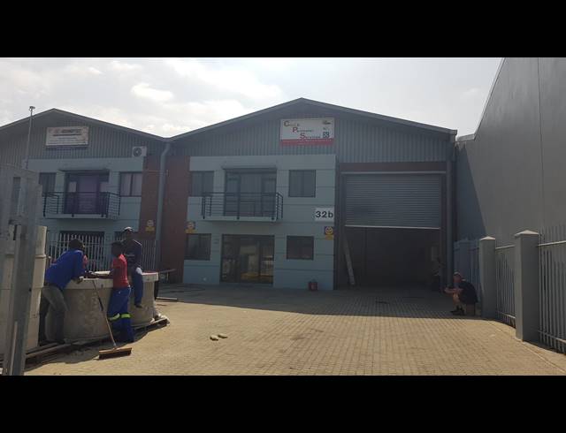 370M² FACTORY TO LET IN SAXENBURG PARK 1